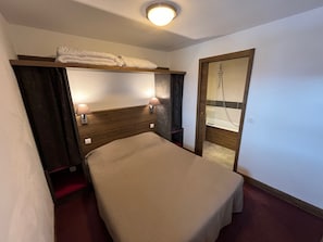 3 habitaciones, tabla de planchar con plancha y wifi gratis 