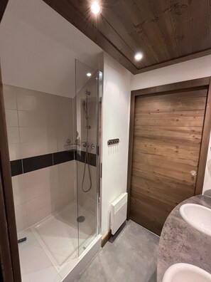 Shower, hair dryer - Risoul - Appartement de Standing - 6 Couchages (Risoul)