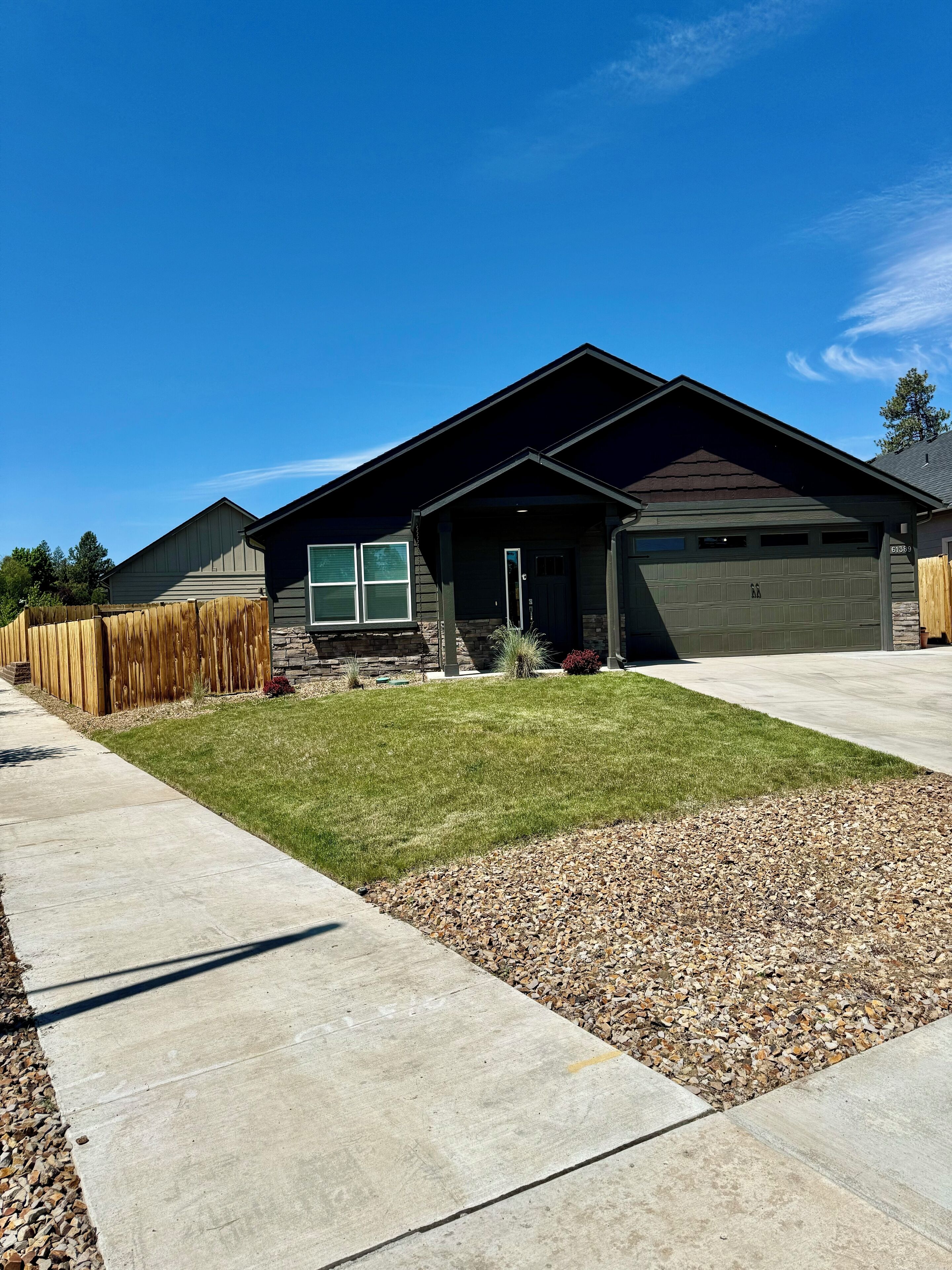 Bend Escape for Traveling Pros New, Single Level, Prime Location 