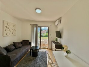 經典公寓, 陽台, 花園景觀 | 起居區