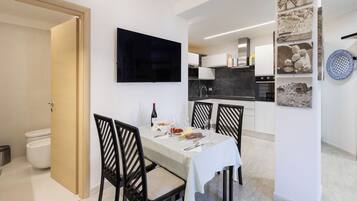 Apartment | Dapur peribadi | Pembancuh kopi espreso, cerek elektrik