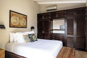 3 bedrooms, in-room safe, desk, iron/ironing board