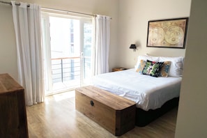 3 Schlafzimmer, Schreibtisch