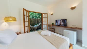 Suíte clássica, varanda coberta, no jardim | 1 quarto, espaço de trabalho para notebook, Wi-Fi de cortesia