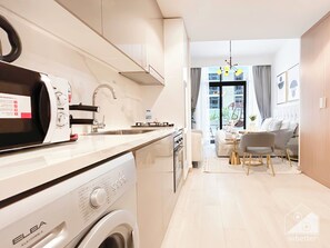 Apartment (0 Bedroom) | Private kitchenette | Microwave, oven, stovetop, electric kettle - Elegant Studio With Balcony on the Riviera Dubai (Dubai)