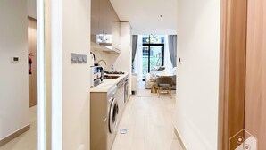 Private kitchenette - Elegant Studio With Balcony on the Riviera Dubai (Dubai)