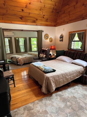 2 bedrooms, in-room safe, free WiFi, bed sheets - Godin's Get A Way,  Creekside cabin, Relax in Murphy, NC.  Close to everywhere! (Murphy)