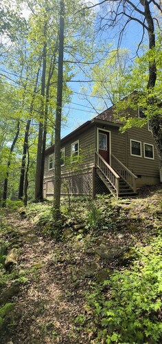 Godin's Get A Way,  Creekside cabin, Relax in Murphy, NC.  Close to everywhere!