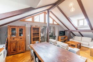 Apartament, terrassa (701) | Sala d'estar | Televisor intel·ligent de 125 cm amb canals per satèl·lit