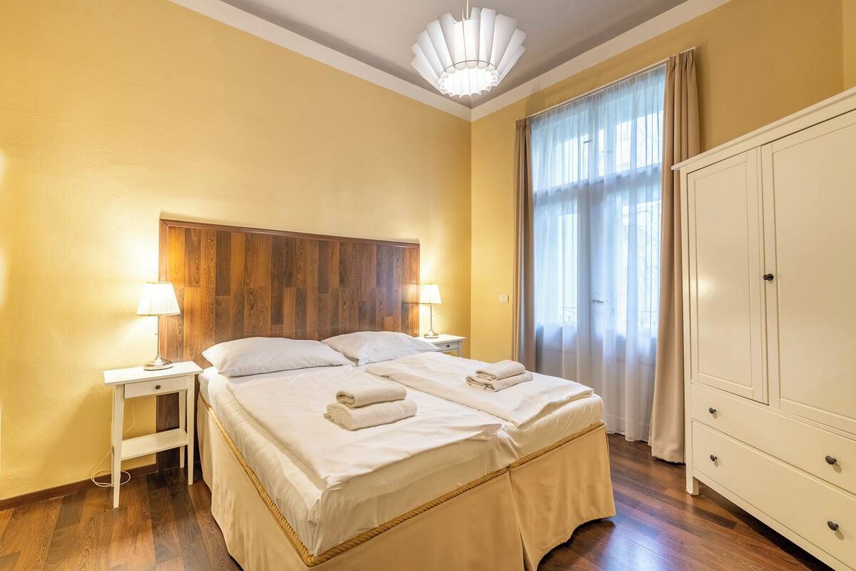 Standard Apartment | Peti besi dalam bilik, langsir/tirai gelap terus, Wi-fi percuma 