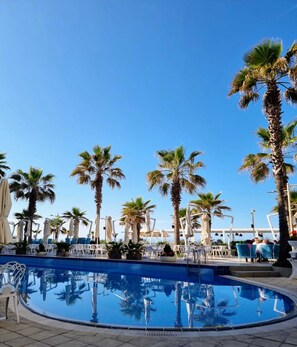 Pool - New refurbished apartment in a luxury complex  (Durrës)