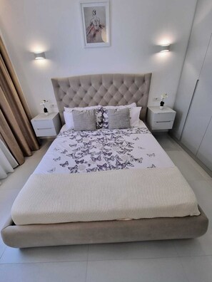 1 bedroom, iron/ironing board, WiFi, bed sheets - New refurbished apartment in a luxury complex  (Durrës)