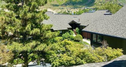 New Listing at the Prestigious Canyon Racquet Club Condos!