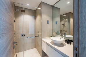 Apartment | 2 bedrooms - Chic 2BR w Dubai Marina Views (Dubai)