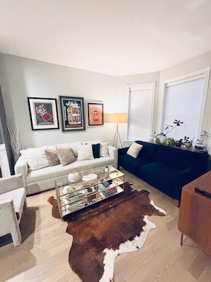 Smart TV - West Town Wonder (Chicago)