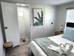 3 bedrooms, iron/ironing board, free WiFi, bed sheets - Cozy Beach Home w/ Fire Pit, Grill & Outdoor Swings—8 min from Surf City Pier! (Hampstead)