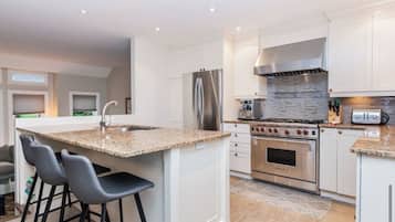 Mikrowelle, Ofen, Herdplatte, Geschirrspüler