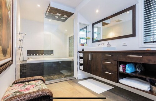House with 3 floors and pool. Very cozy and chalet like. Near golf course.