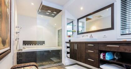 House with 3 floors and pool. Very cozy and chalet like. Near golf course.