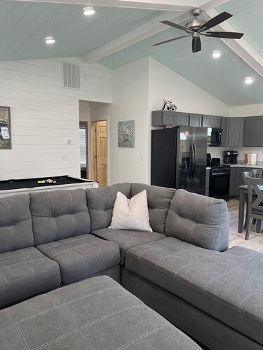 Stay, play and relax in Ohiopyle, PA, Hot tub, Pool table, GAP, Arcade Game