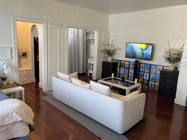 Smart-TV, Bücher, Videothek