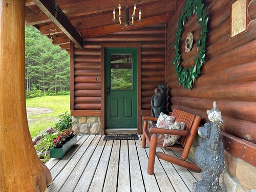 Log Cabin near Mackinaw, Mullet & Burt Lake!