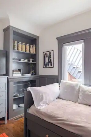 1 soverom, strykejern/-brett, wi-fi og sengetøy