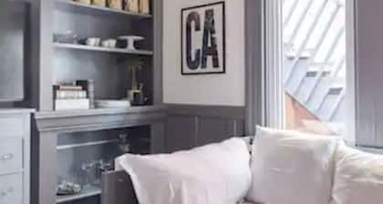 Private Flat, Sleeps 6, SOMA location with Private Entry, Kitchen, Bath, Living