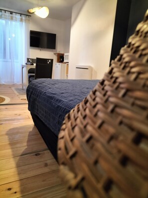 1 bedroom, free WiFi, bed sheets - Quiet guest room for 2 people (Chenay)