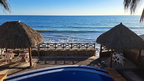 Casa Mister Ken pie de playa Los Cocos