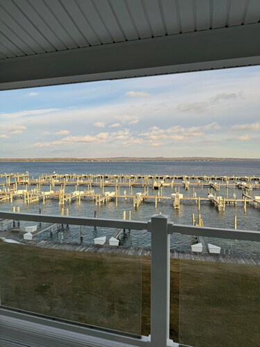 Lake Charlevoix Lakeview Escape