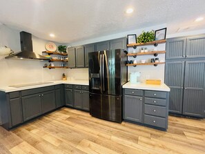 ميكروويف، فرن، موقد طهي مسطح، غسالة أطباق