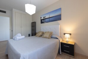 4 bedrooms, iron/ironing board, free WiFi, bed sheets