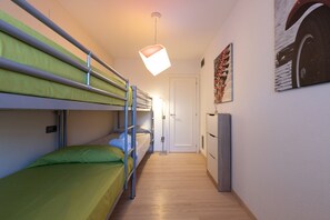 4 camere, ferro/asse da stiro, Wi-Fi gratuito, lenzuola