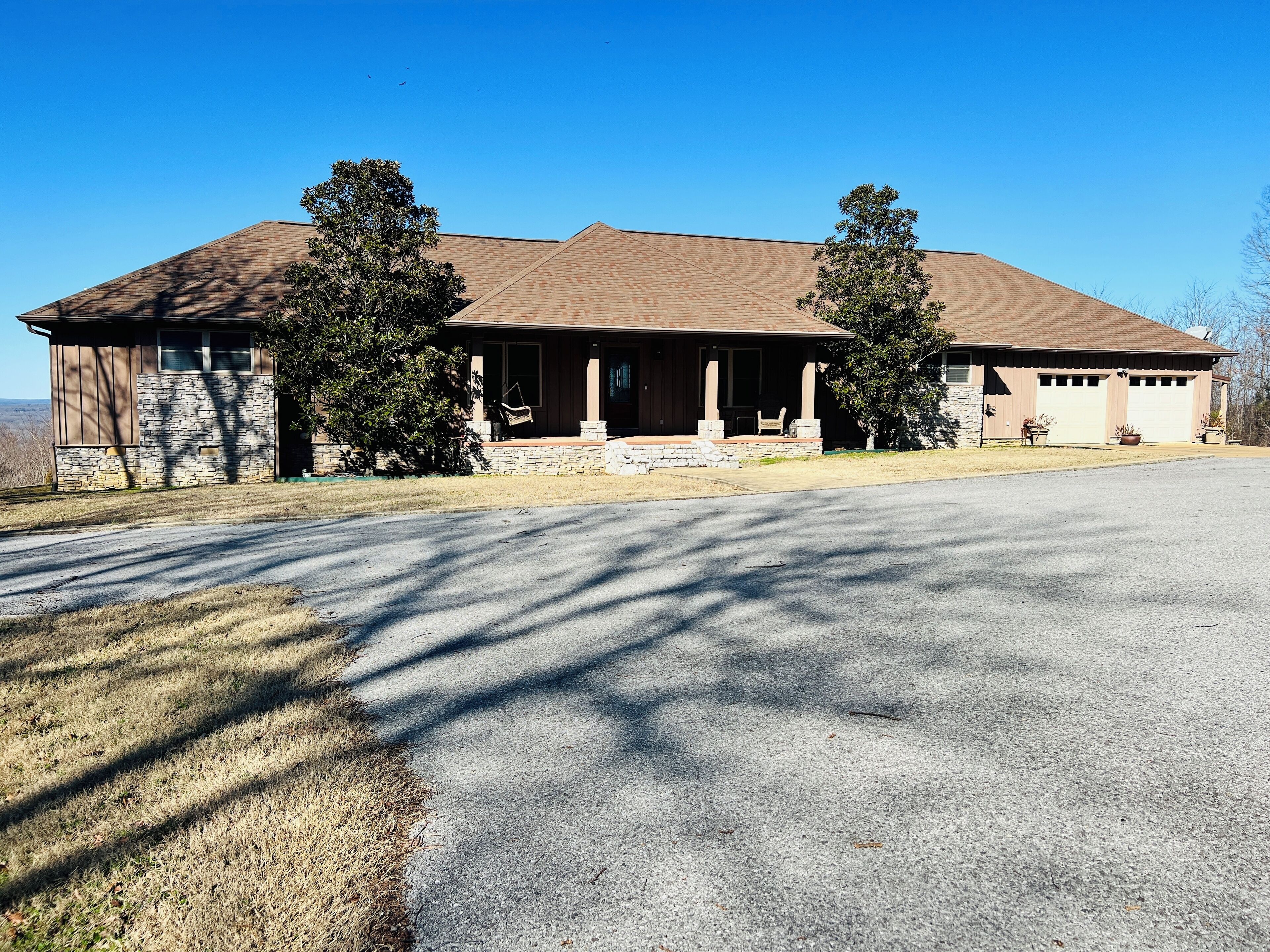 Scenic Vista Pointe - Family-sized home close to attractions/events yet peaceful