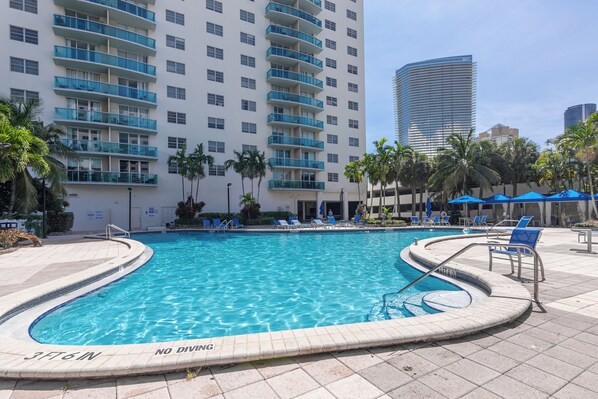 Kolam renang outdoor