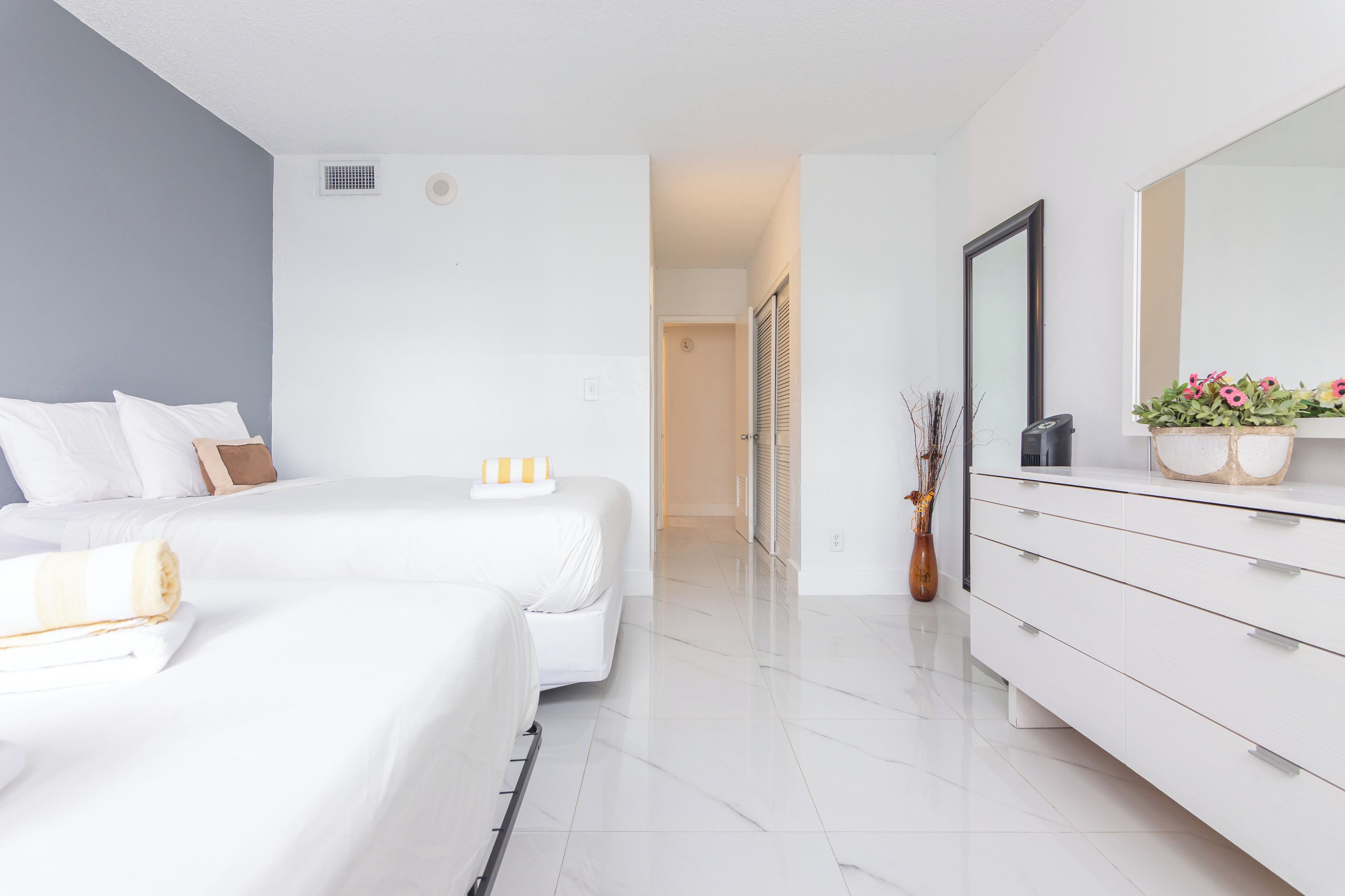 Elite Apartment, Balcony, Pool View | 3 bedrooms, individually furnished, laptop workspace, blackout drapes