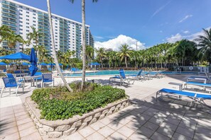 Kolam renang outdoor