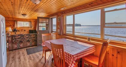 Cabin on the Lake w/ 6-Beds - Open for Hunting/Rifle Season - Pets Ok