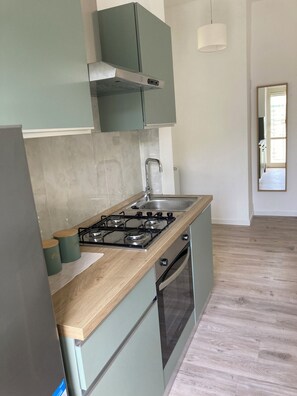 Private kitchen - Tiny comfortable apartment with a midi balcony near center of Rome  (Roma)