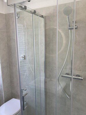 Shower, bidet, towels, soap - Tiny comfortable apartment with a midi balcony near center of Rome  (Roma)