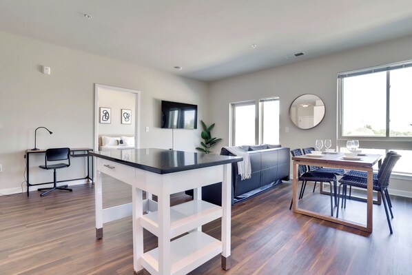 Deluxe Apartment, Balcony, City View | Living area - Spacious Apartment in Alexandria (Alexandria)