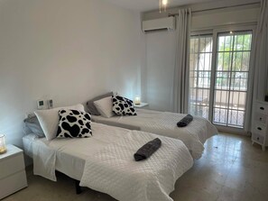 2 bedrooms, iron/ironing board, free WiFi, bed sheets