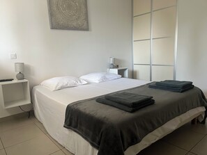 3 habitaciones, wifi gratis, ropa de cama y acceso para silla de ruedas 