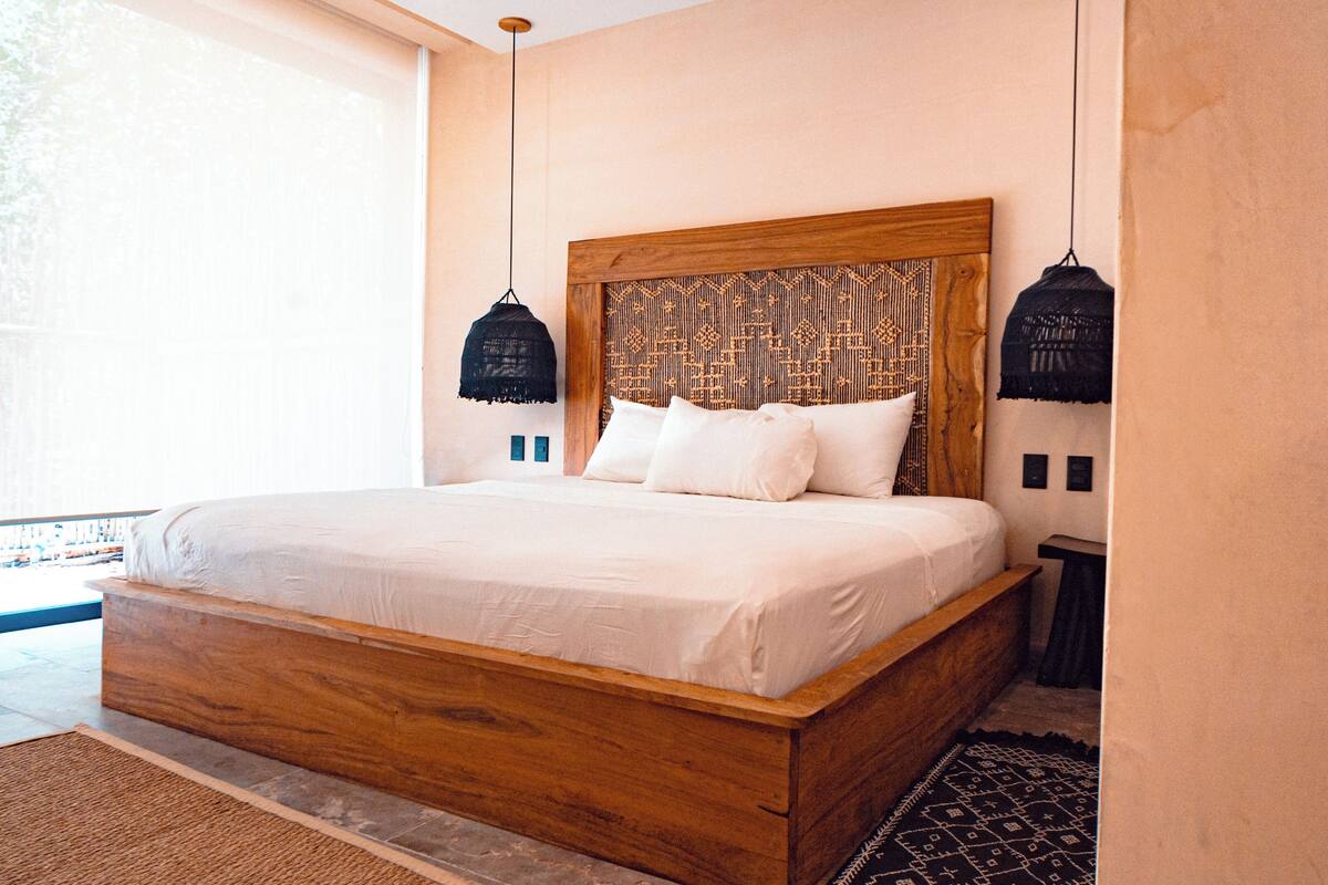 3 bedrooms, in-room safe, free WiFi, bed sheets