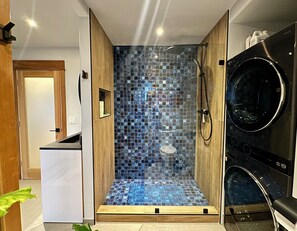 Shower, hair dryer, towels, soap - Hilltop 360° ocean to mountain view, pool, spa, orchard, lush gardens Sanctuary (Fallbrook)
