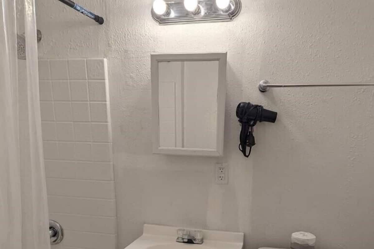 Standard Room | Bathroom