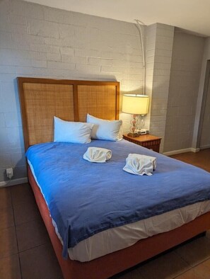 Habitación estándar | Tabla de planchar con plancha, wifi gratis, ropa de cama