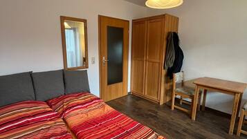 1 室のベッドルーム、WiFi、ベッドシーツ