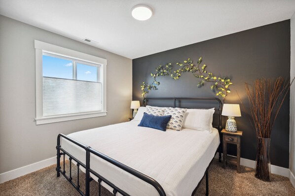 2 bedrooms, desk, iron/ironing board, travel crib